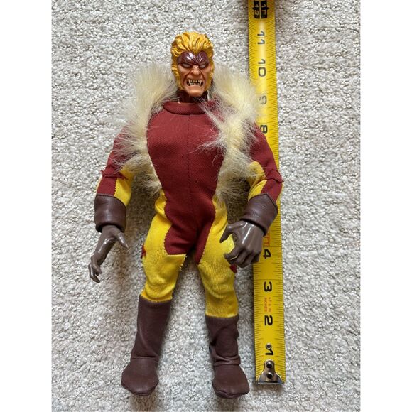 Sabretooth Marvel Cover Series Action Figure - Picture 12 of 12